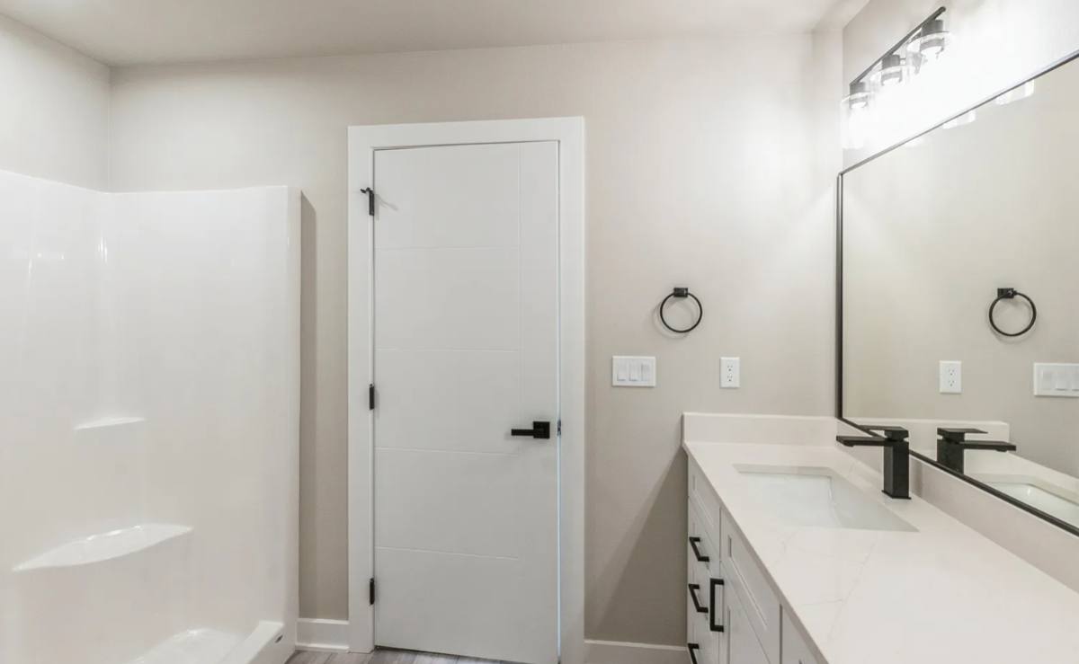 Townhouse for rent at 14405 Springbrook Trail #1, Urbandale, IA 50323