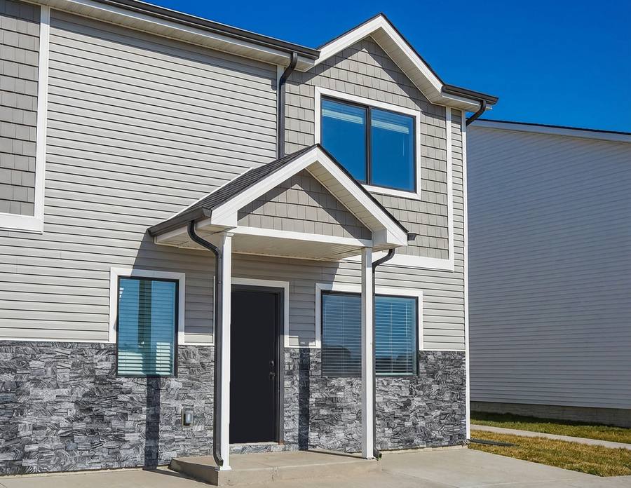 Townhouse for rent at 14405 Springbrook Trail #1, Urbandale, IA 50323
