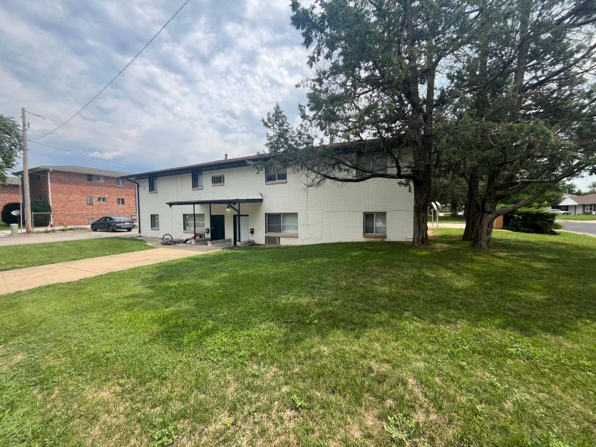 Apartment for rent at 2920 N Woodbine Terrace, Peoria, IL 61604