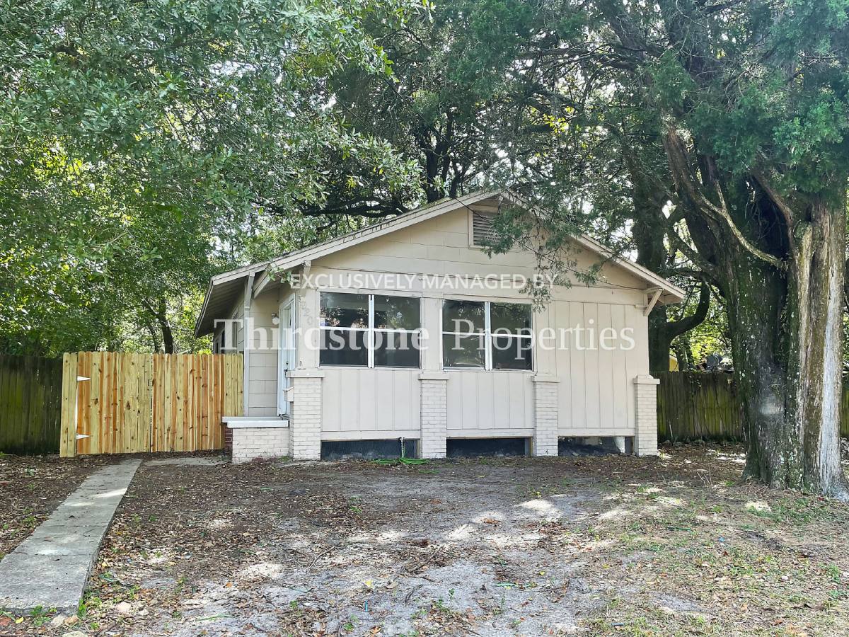 House for rent at 920 Alderside St, Jacksonville, FL 32208