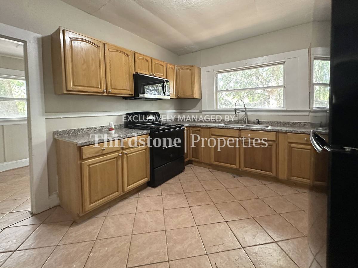 House for rent at 920 Alderside St, Jacksonville, FL 32208