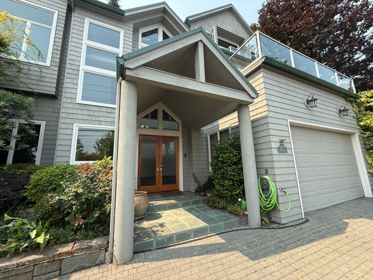 House for rent at 7275 N Mercer Way, Mercer Island, WA 98040