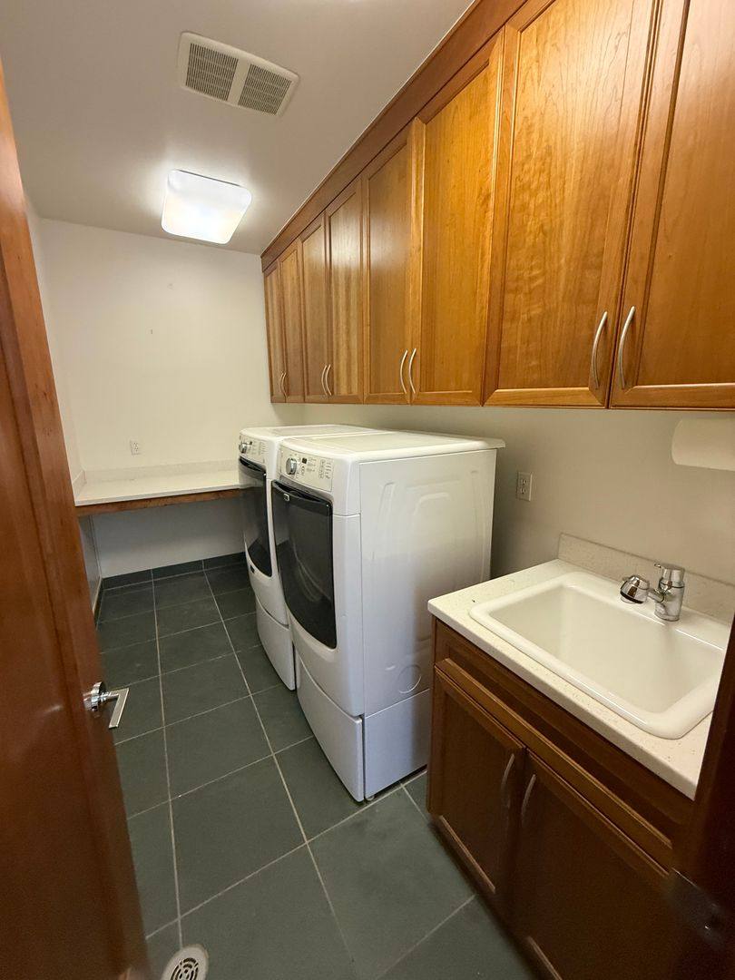 House for rent at 7275 N Mercer Way, Mercer Island, WA 98040