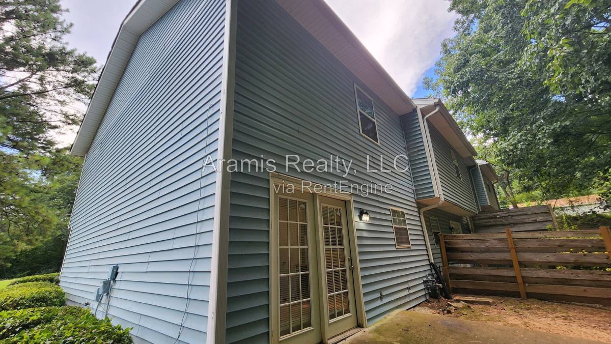 Townhouse for rent at 2326 Highpoint Rd, Snellville, GA 30078