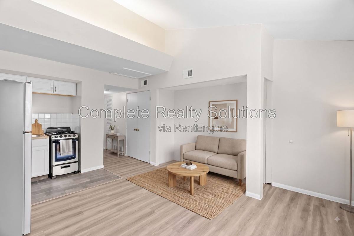 Apartment for rent at 2323 Woodson Rd #L, Saint Louis, MO 63114