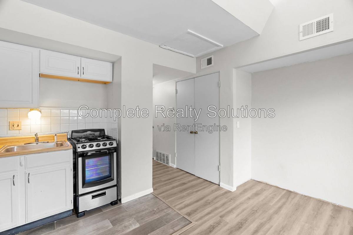 Apartment for rent at 2323 Woodson Rd #L, Saint Louis, MO 63114
