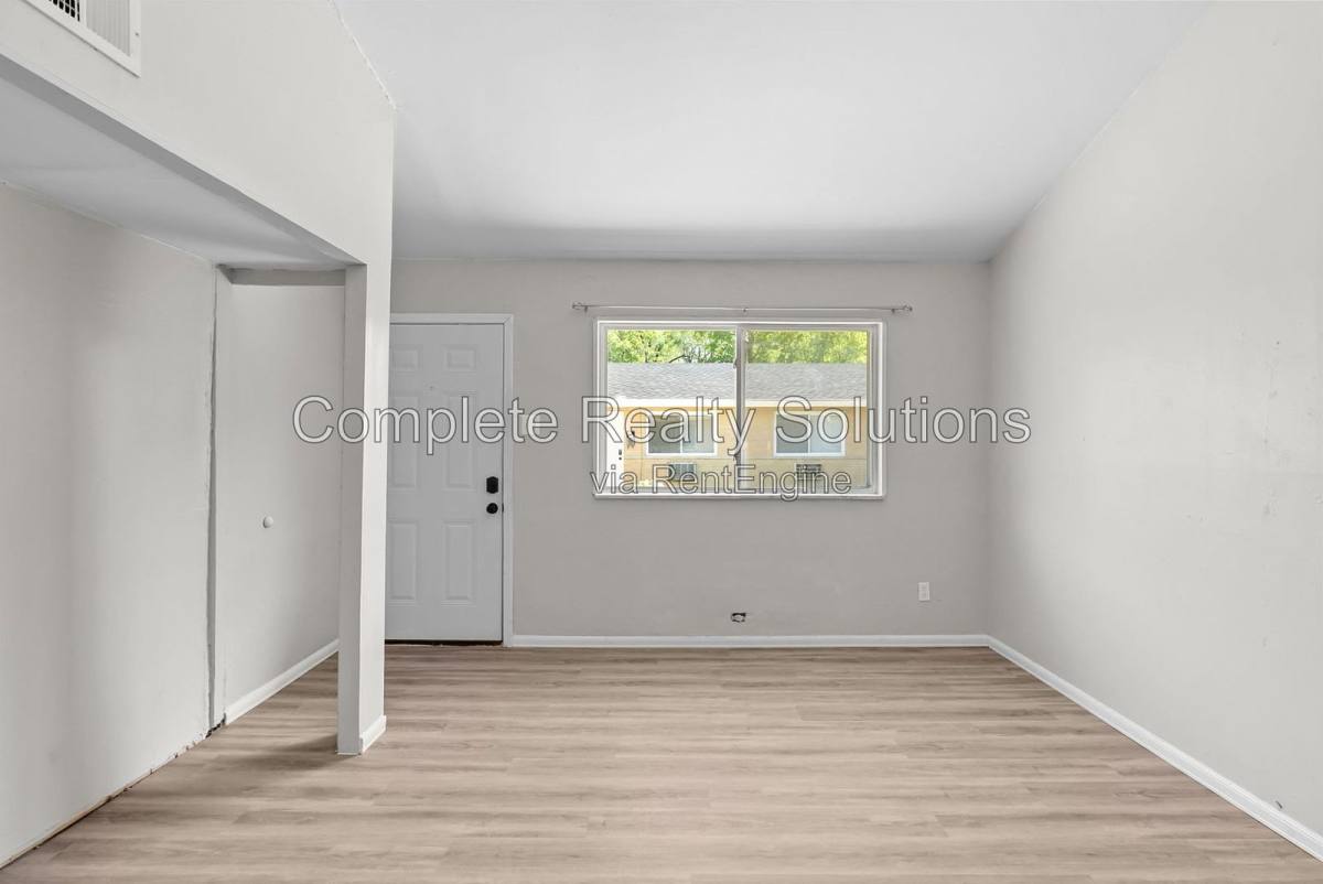 Apartment for rent at 2323 Woodson Rd #L, Saint Louis, MO 63114