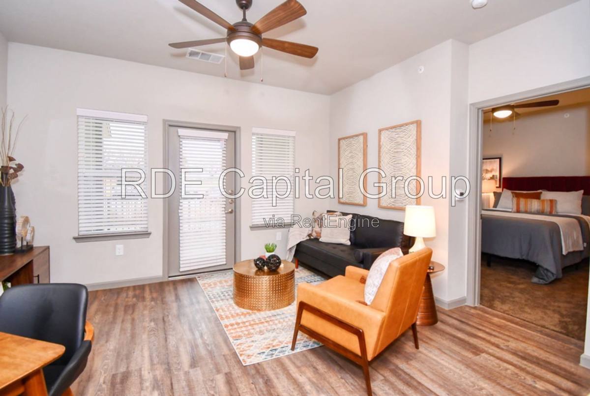 Apartment for rent at 4800 W Illinois Ave #3118, Dallas, TX 75211