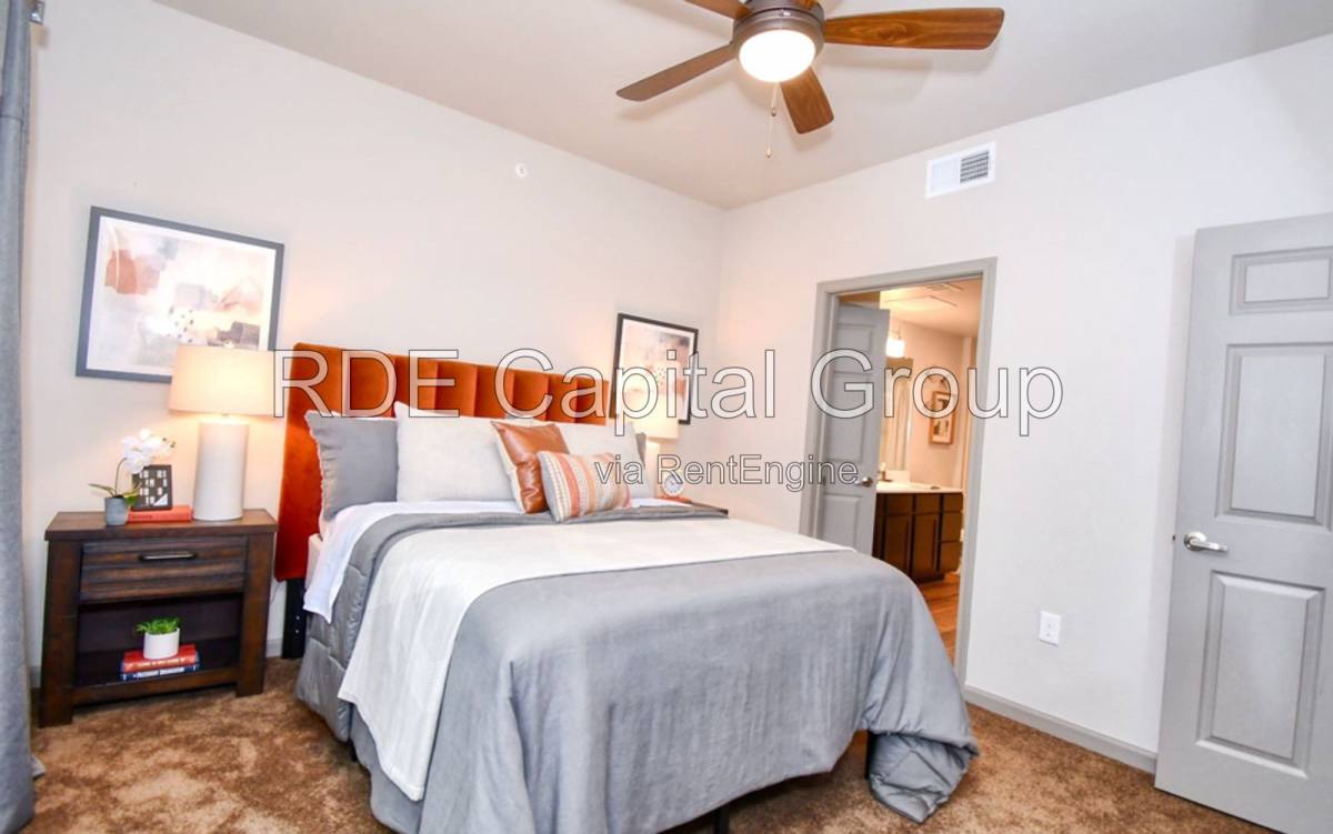 Apartment for rent at 4800 W Illinois Ave #3118, Dallas, TX 75211
