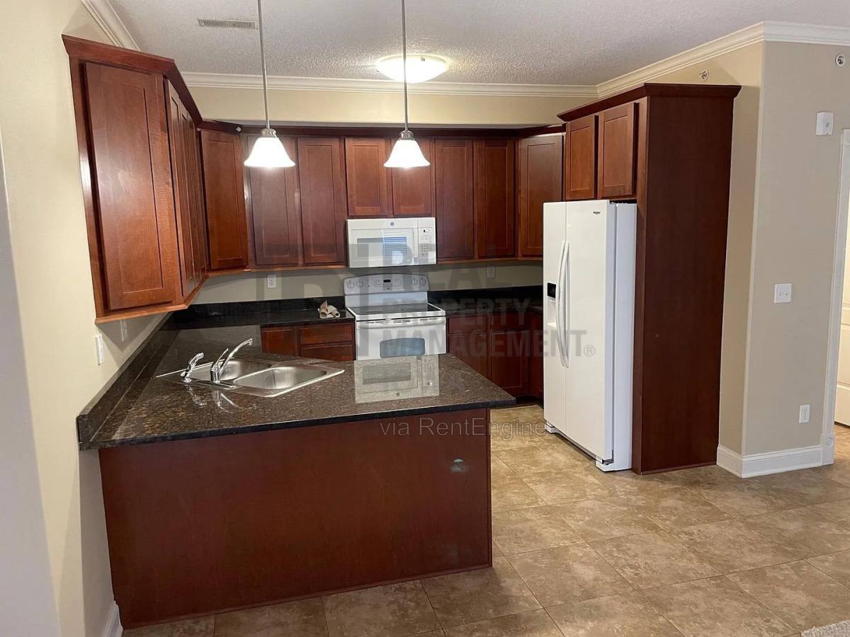 Condo for rent at 14105 Airline Ave #4, Urbandale, IA 50323