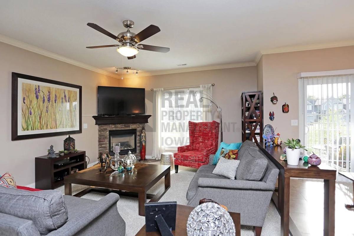 Condo for rent at 14105 Airline Ave #4, Urbandale, IA 50323