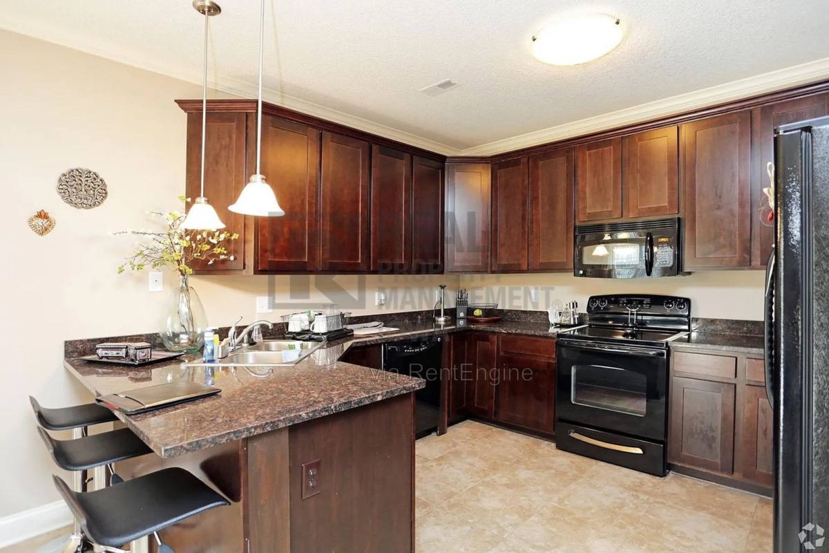 Condo for rent at 14105 Airline Ave #4, Urbandale, IA 50323
