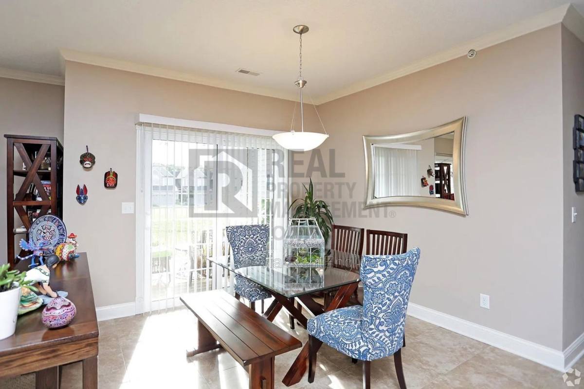 Condo for rent at 14105 Airline Ave #4, Urbandale, IA 50323