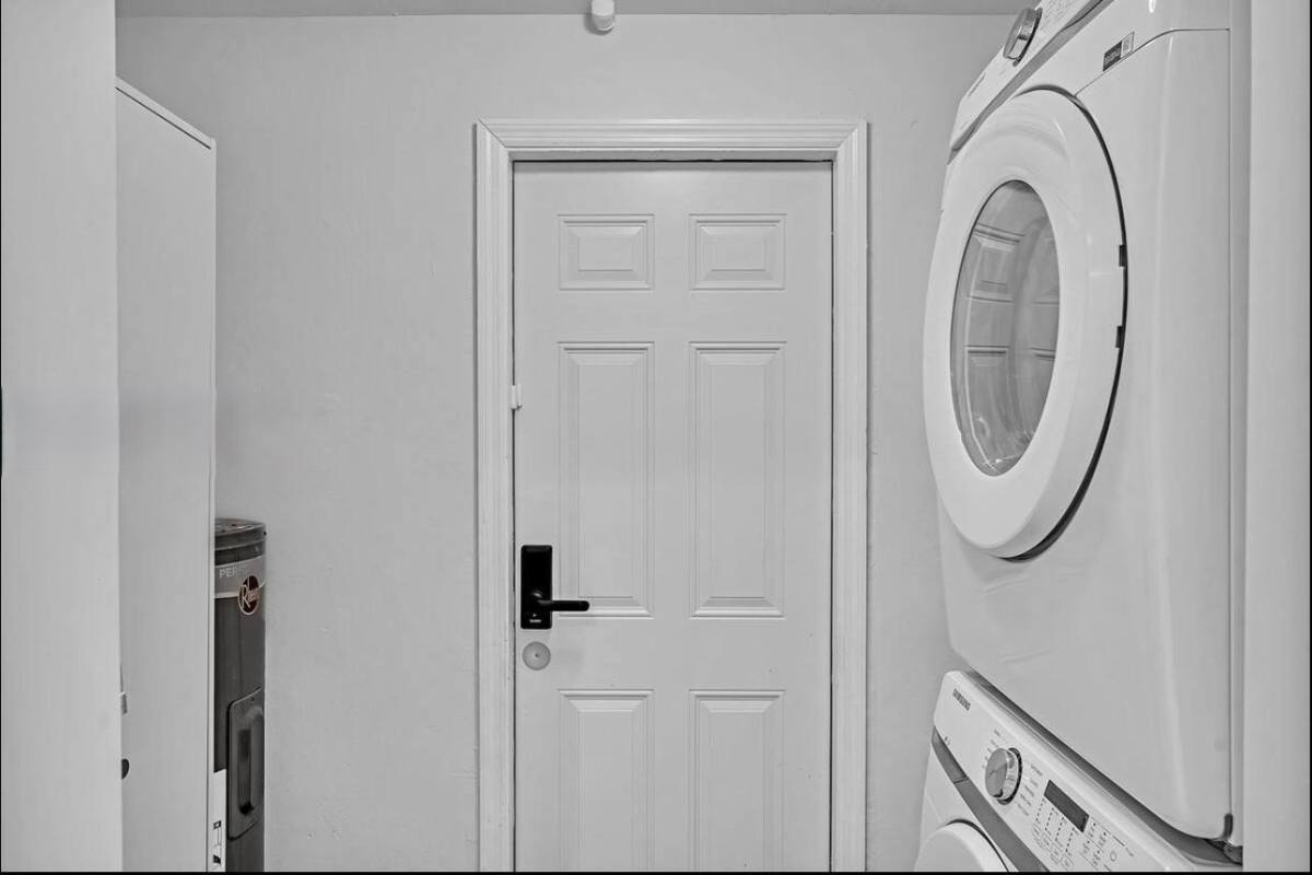 860 NW 17th Court, Miami, FL 33125 - House for Rent - Image 3