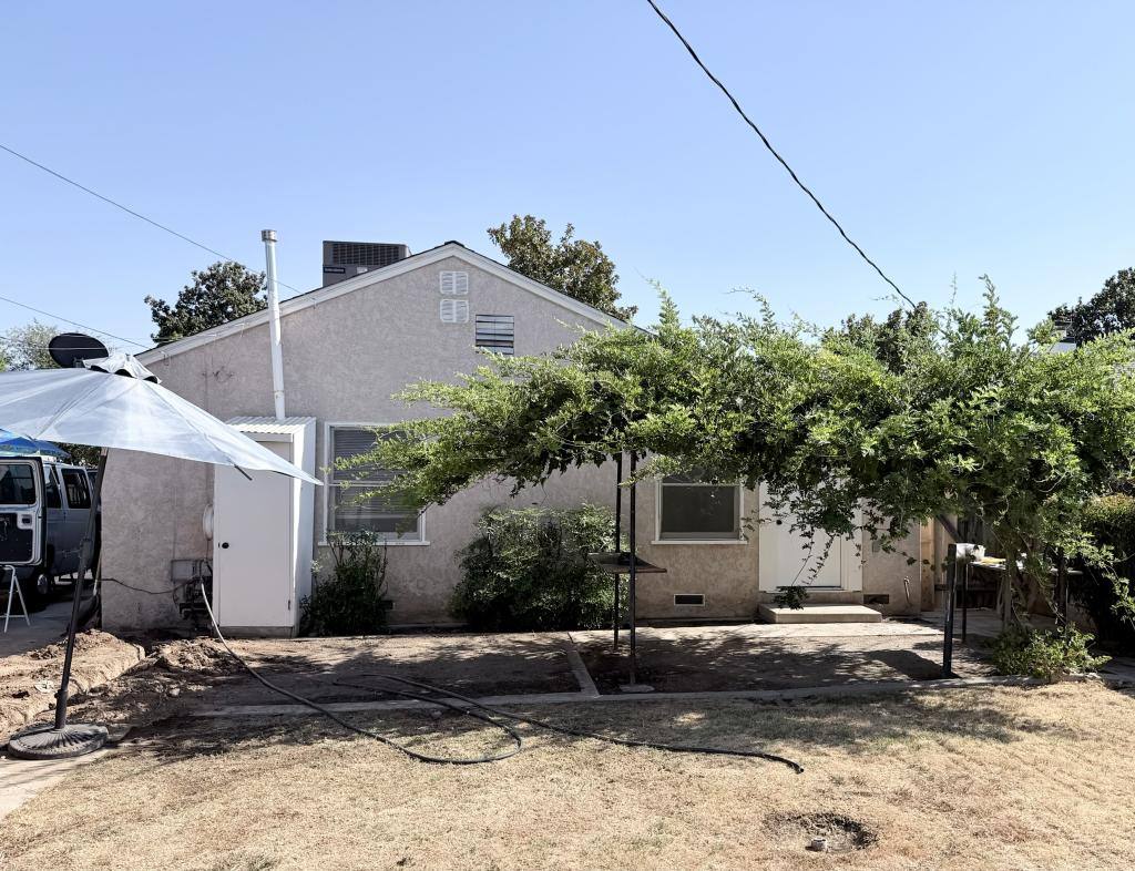 House for rent at 544 W Vassar Ave, Fresno, CA 93705