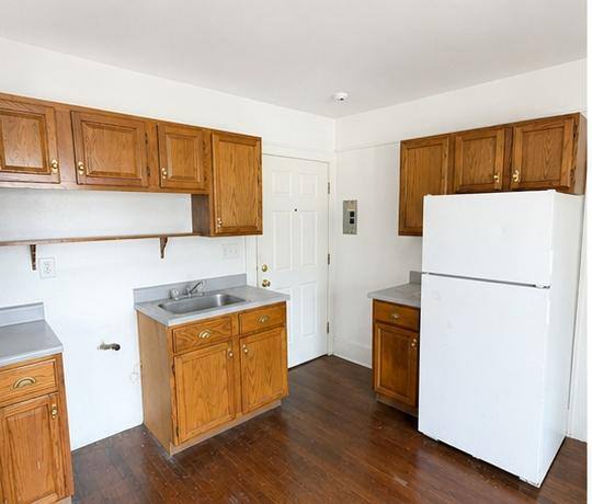 Apartment for rent at 1391 W Sylvania Ave #1, Toledo, OH 43612