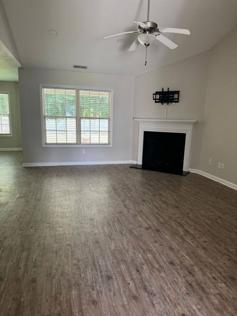 House for rent at 303 Tuscan Court, Richlands, NC 28574