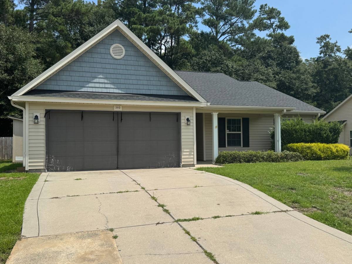 House for rent at 303 Tuscan Court, Richlands, NC 28574