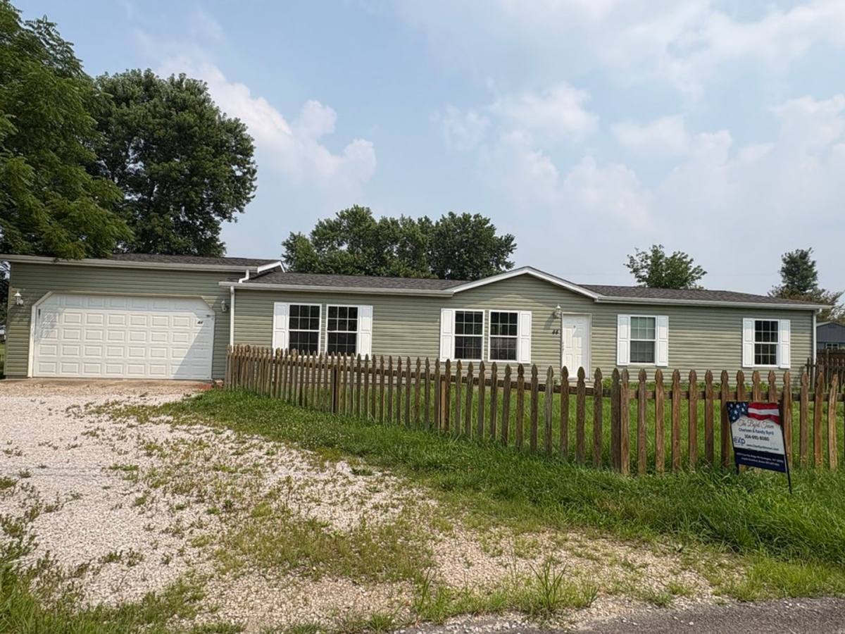 House for rent at 44 Scarce Fat Rd, Mineral Wells, WV 26150