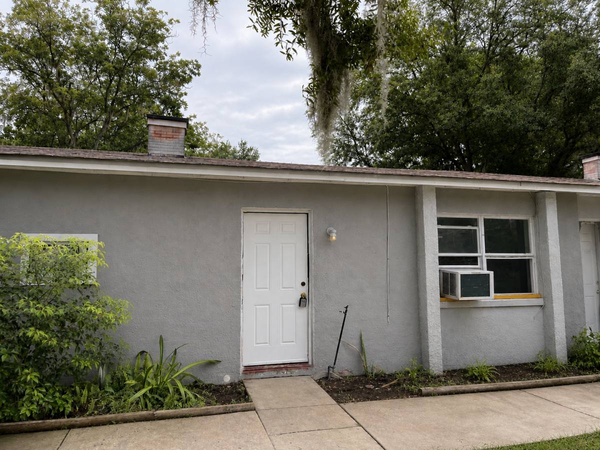 Apartment for rent at 606 Gordon St #B, Plant City, FL 33563
