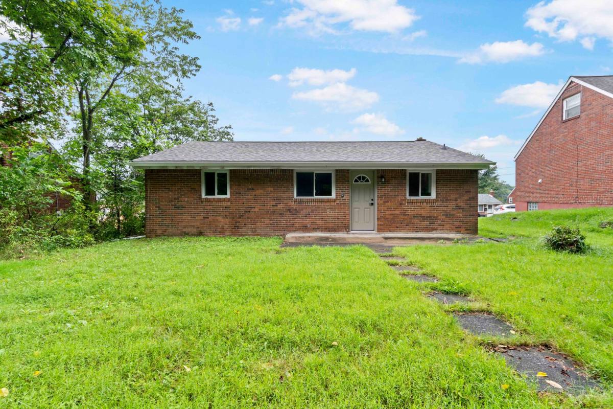 House for rent at 131 S Joslyn Dr, Pittsburgh, PA 15235