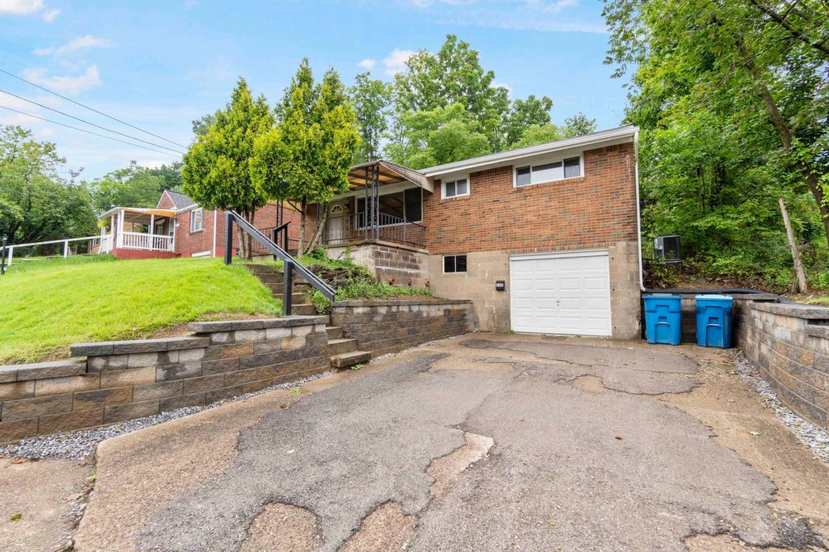 House for rent at 131 S Joslyn Dr, Pittsburgh, PA 15235