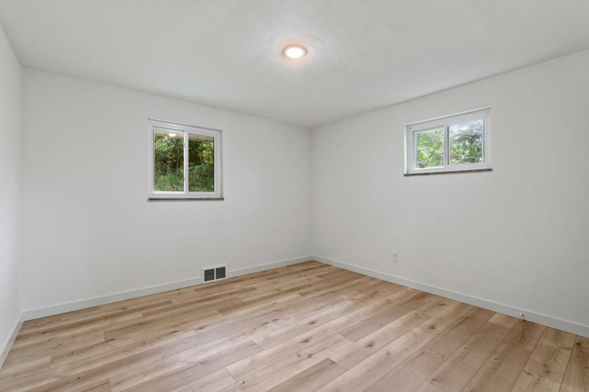 House for rent at 131 S Joslyn Dr, Pittsburgh, PA 15235