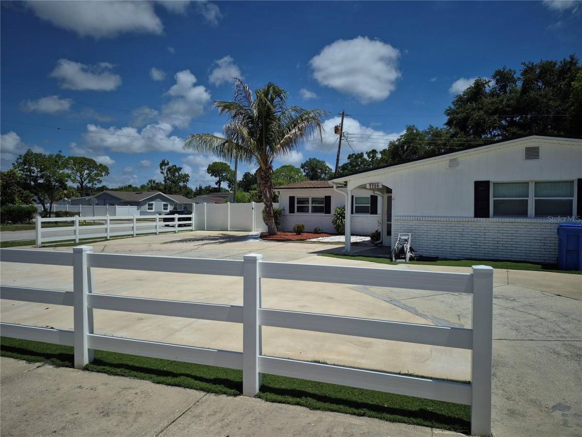 Apartment for rent at 7709 W Hanna Ave, Tampa, FL 33615
