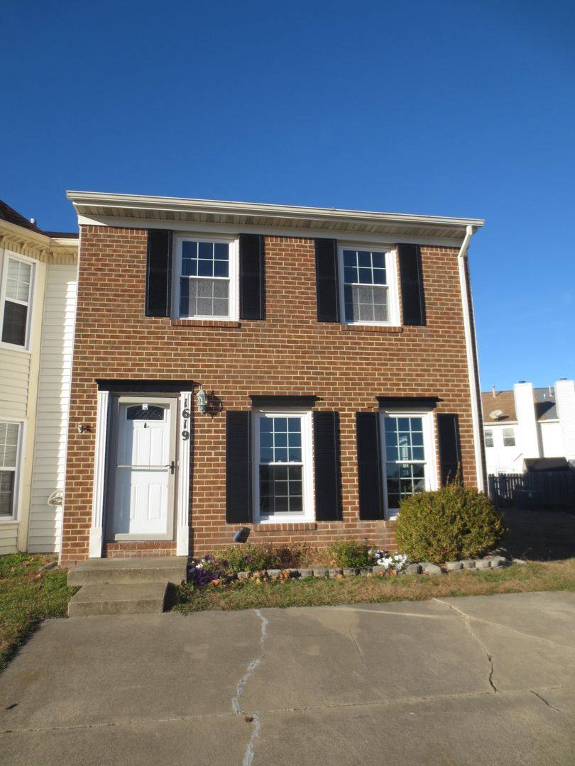 Townhouse for rent at 1619 Mantane Arch, Virginia Beach, VA 23454