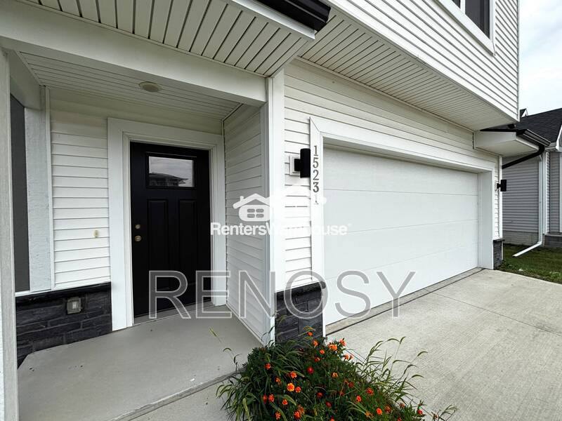 House for rent at 15231 Deerview Dr, Urbandale, IA 50323