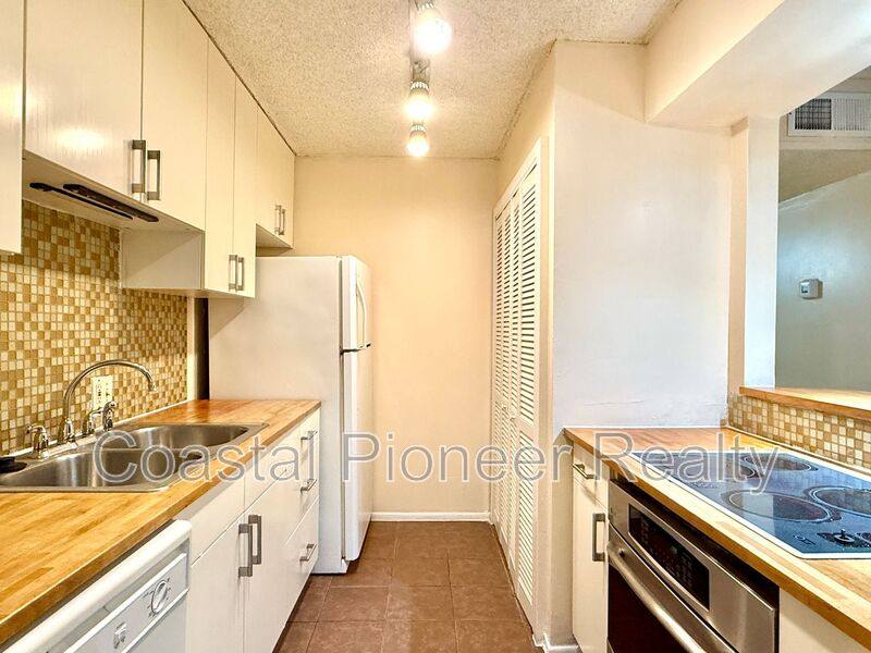 Condo for rent at 5502 Pokeweed Court #B, Tampa, FL 33617