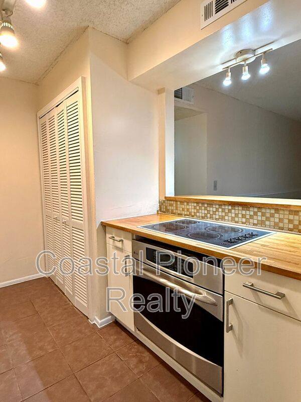 Condo for rent at 5502 Pokeweed Court #B, Tampa, FL 33617