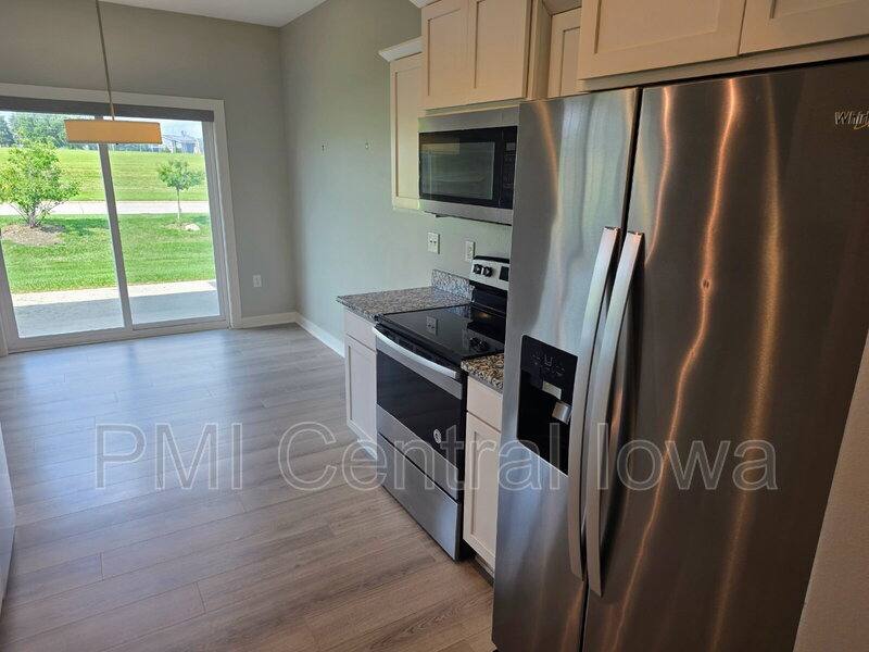 Townhouse for rent at 9643 Turnpoint Dr, West Des Moines, IA 50266