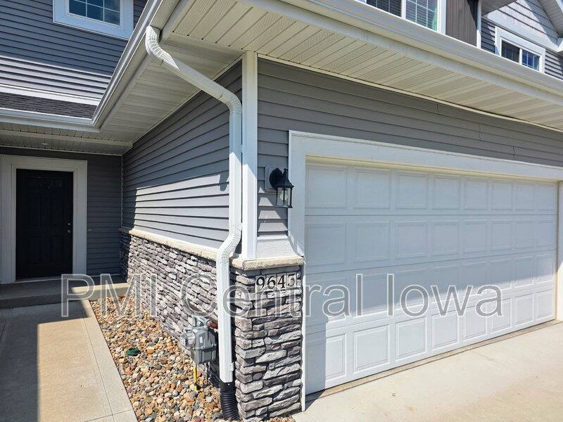 Townhouse for rent at 9643 Turnpoint Dr, West Des Moines, IA 50266