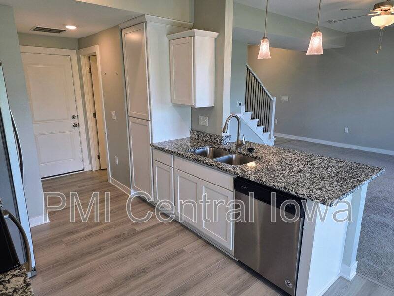 Townhouse for rent at 9643 Turnpoint Dr, West Des Moines, IA 50266