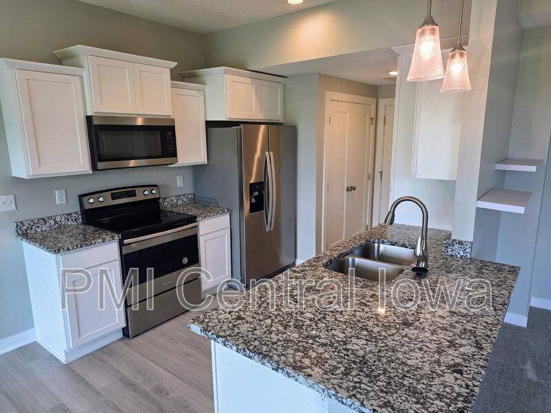 Townhouse for rent at 9643 Turnpoint Dr, West Des Moines, IA 50266