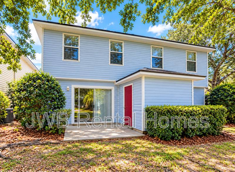Townhouse for rent at 85 5th St W, Atlantic Beach, FL 32233