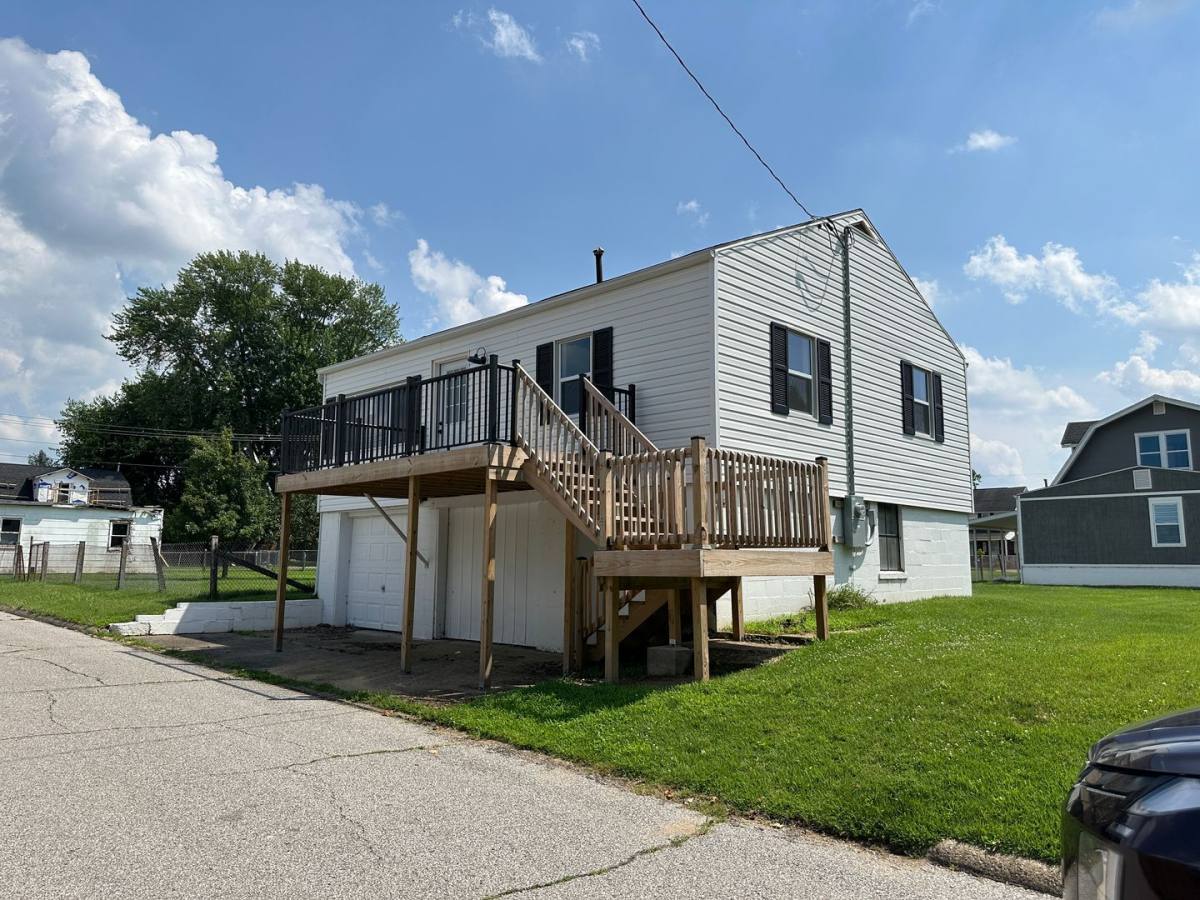 Apartment for rent at 1023 36th St, Parkersburg, WV 26104