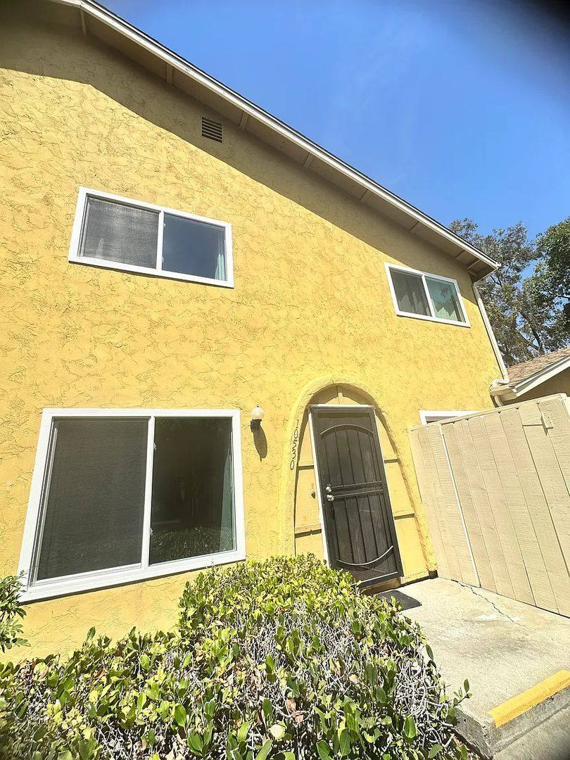 Townhouse for rent at 10530 Caminito Rimini, San Diego, CA 92129