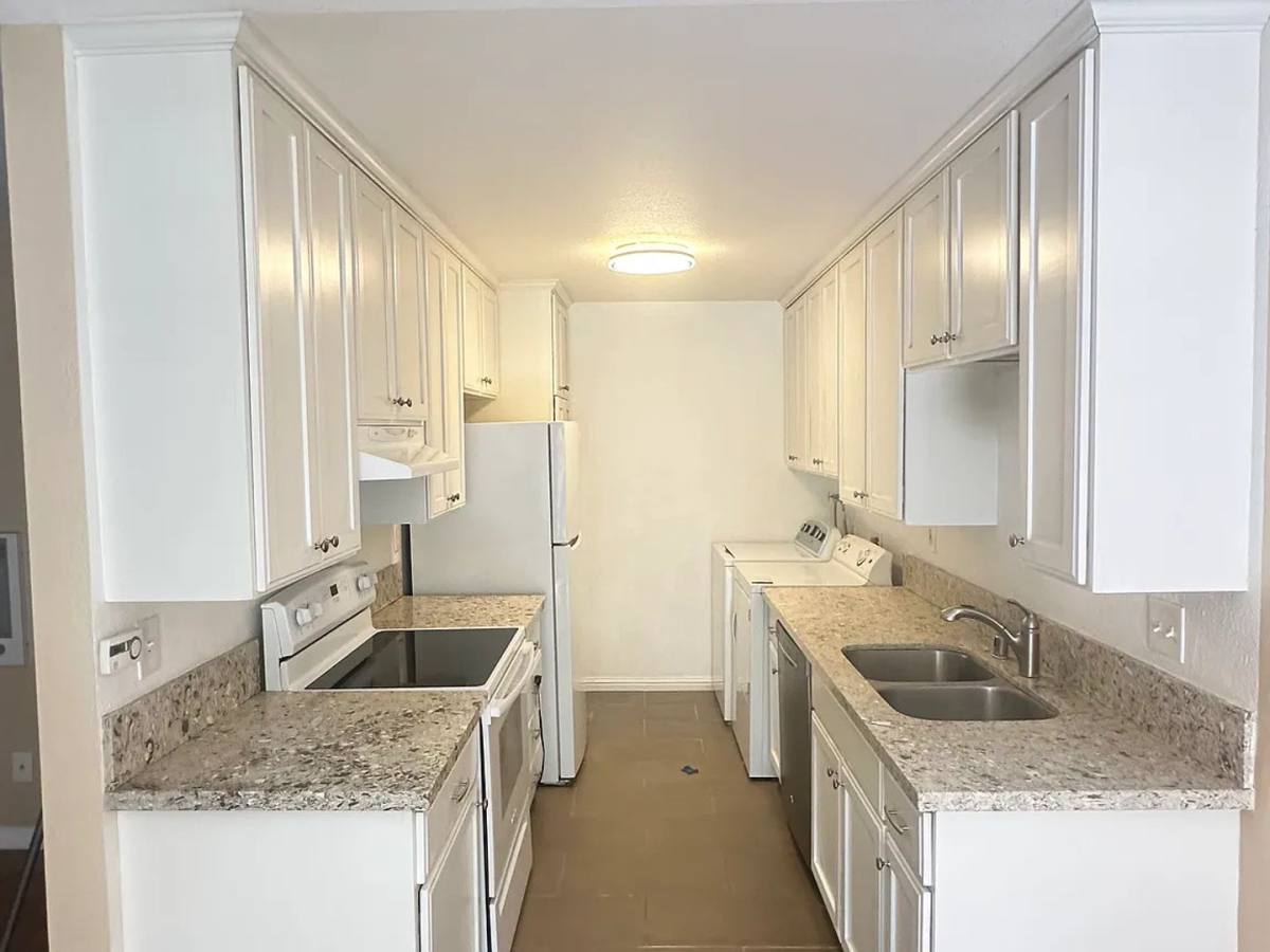 Townhouse for rent at 10530 Caminito Rimini, San Diego, CA 92129