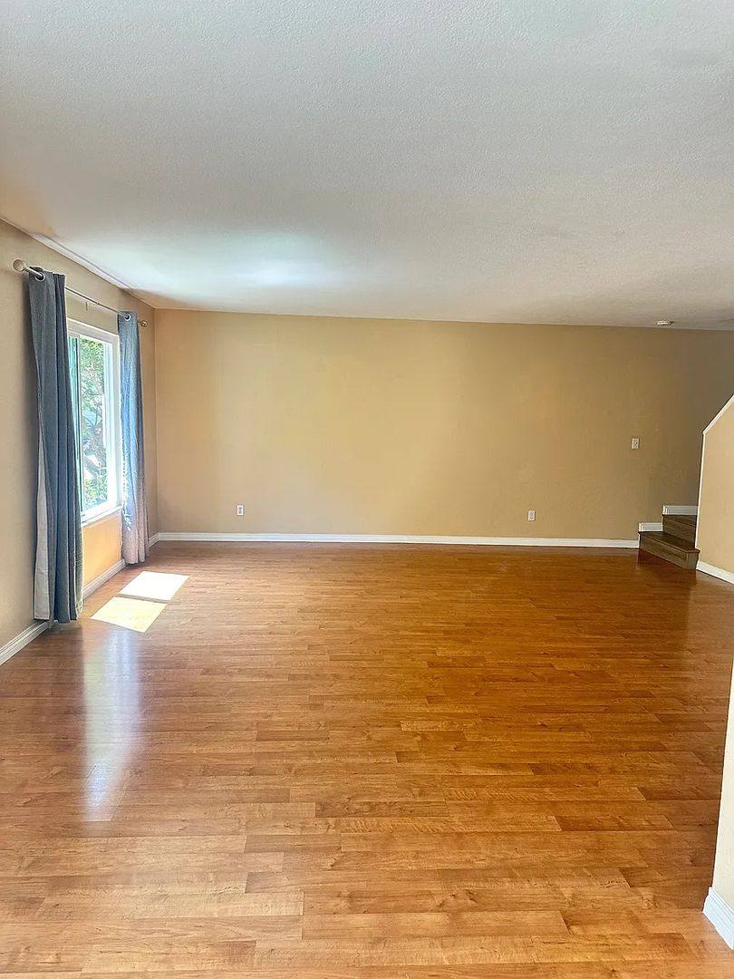 Townhouse for rent at 10530 Caminito Rimini, San Diego, CA 92129