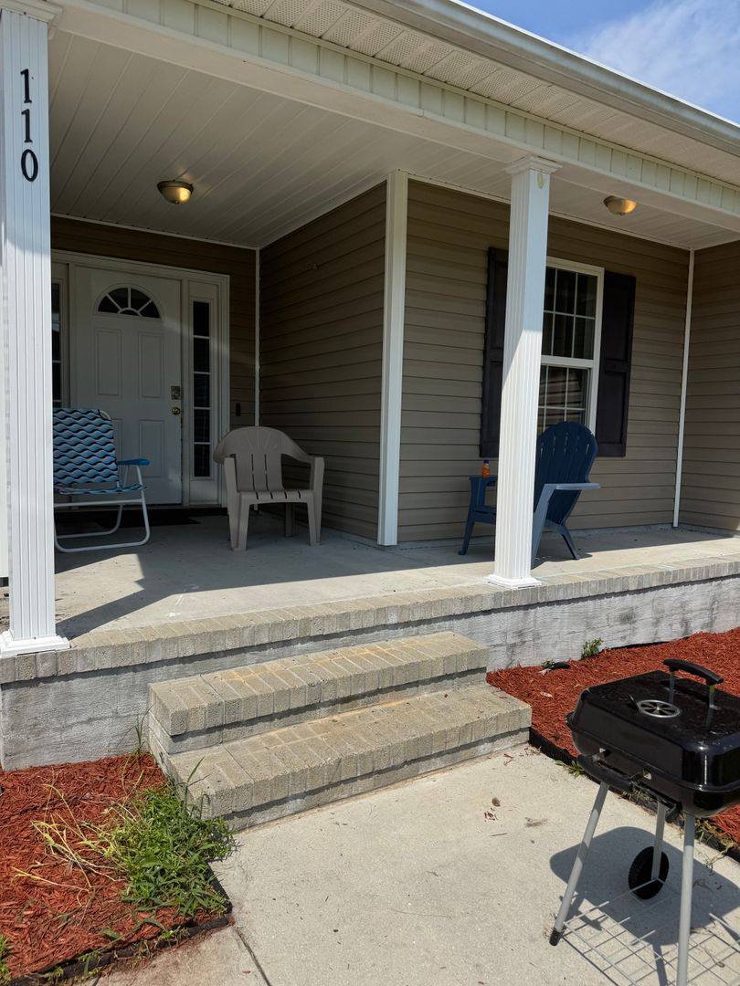 House for rent at 110 Hidden Hollow Dr, Richlands, NC 28574