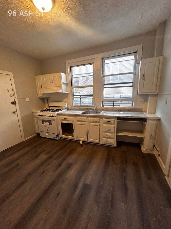 Apartment for rent at 96 Ash St, Yonkers, NY 10701