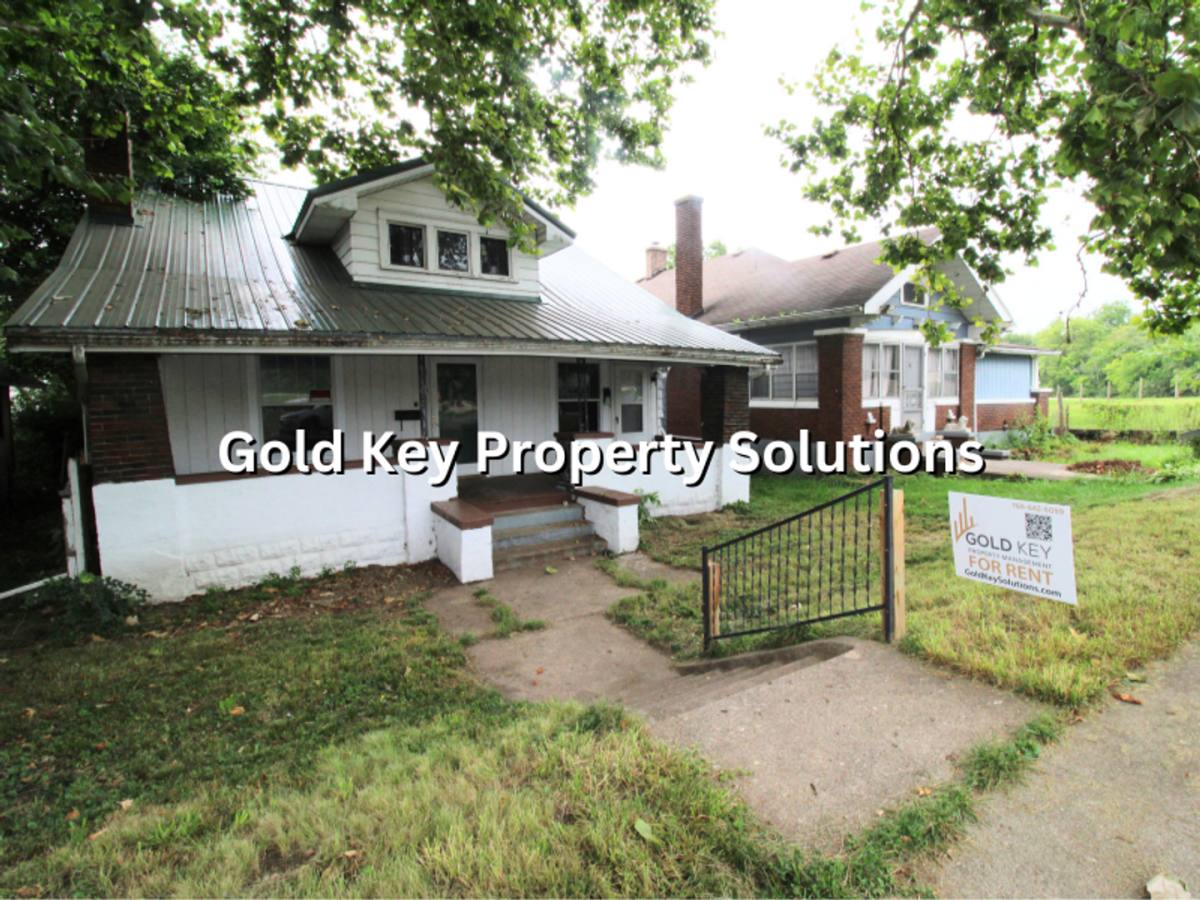 Apartment for rent at 815 N Elm St, Muncie, IN 47305