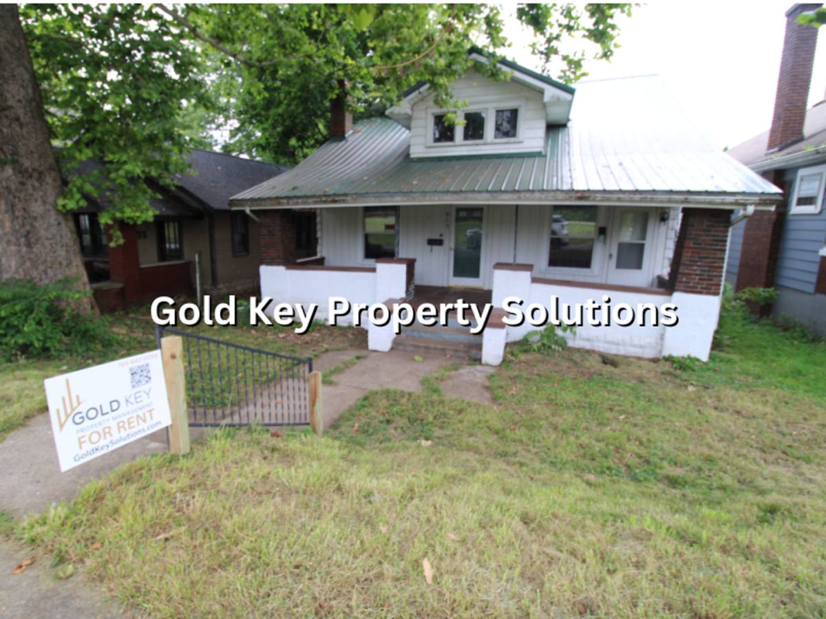 Apartment for rent at 815 N Elm St, Muncie, IN 47305