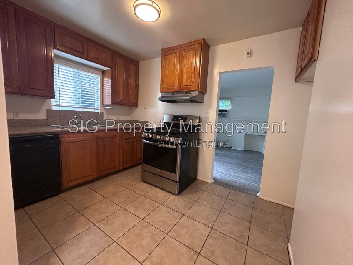Apartment for rent at 417 E Elmwood Ave #A, Burbank, CA 91501