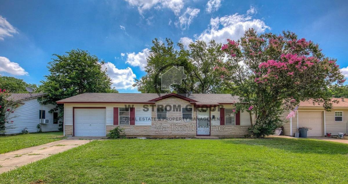 House for rent at 820 Collin Dr, Euless, TX 76039