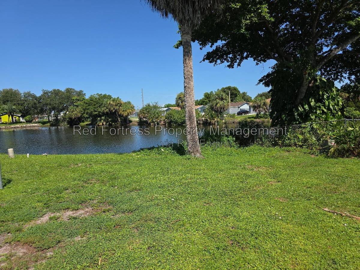 House for rent at 1049 Ridgeway Dr, North Fort Myers, FL 33903