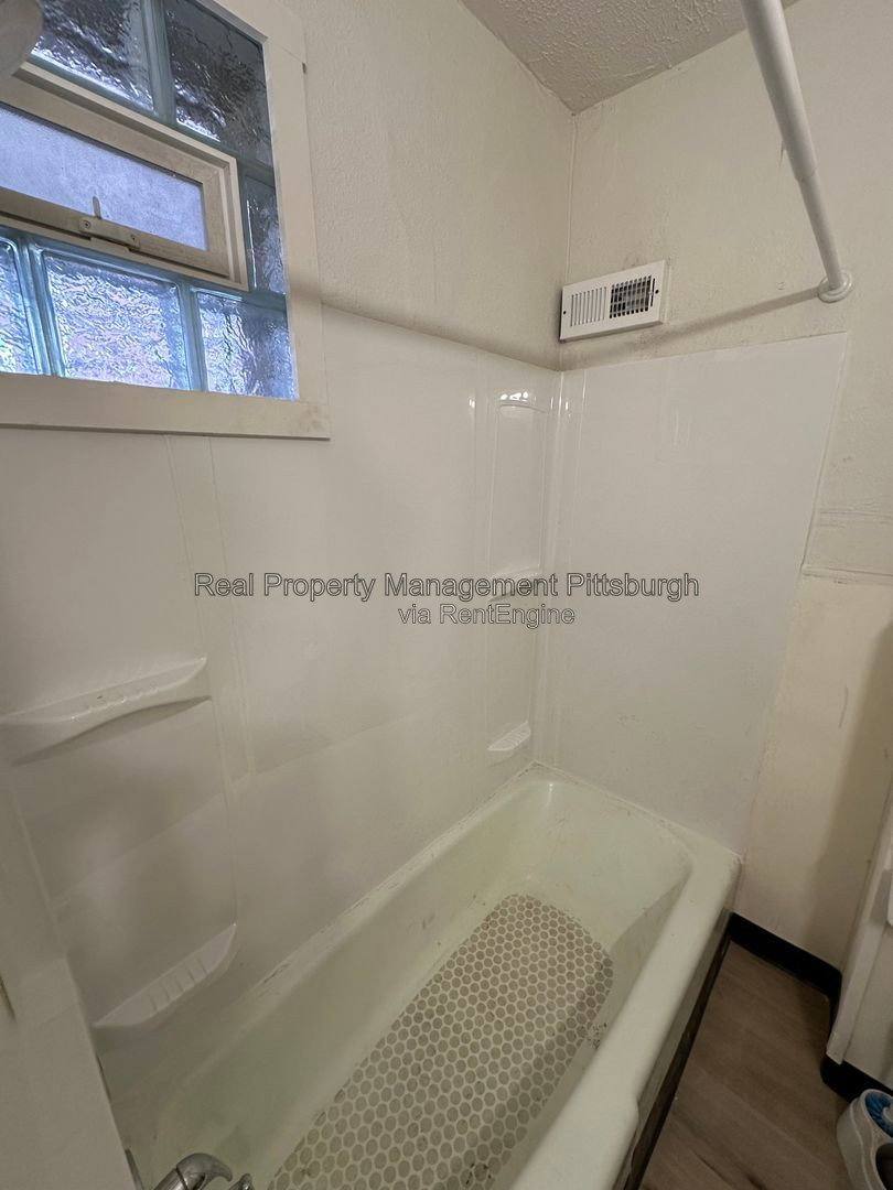 Apartment for rent at 208 Rolfe St, Pittsburgh, PA 15221
