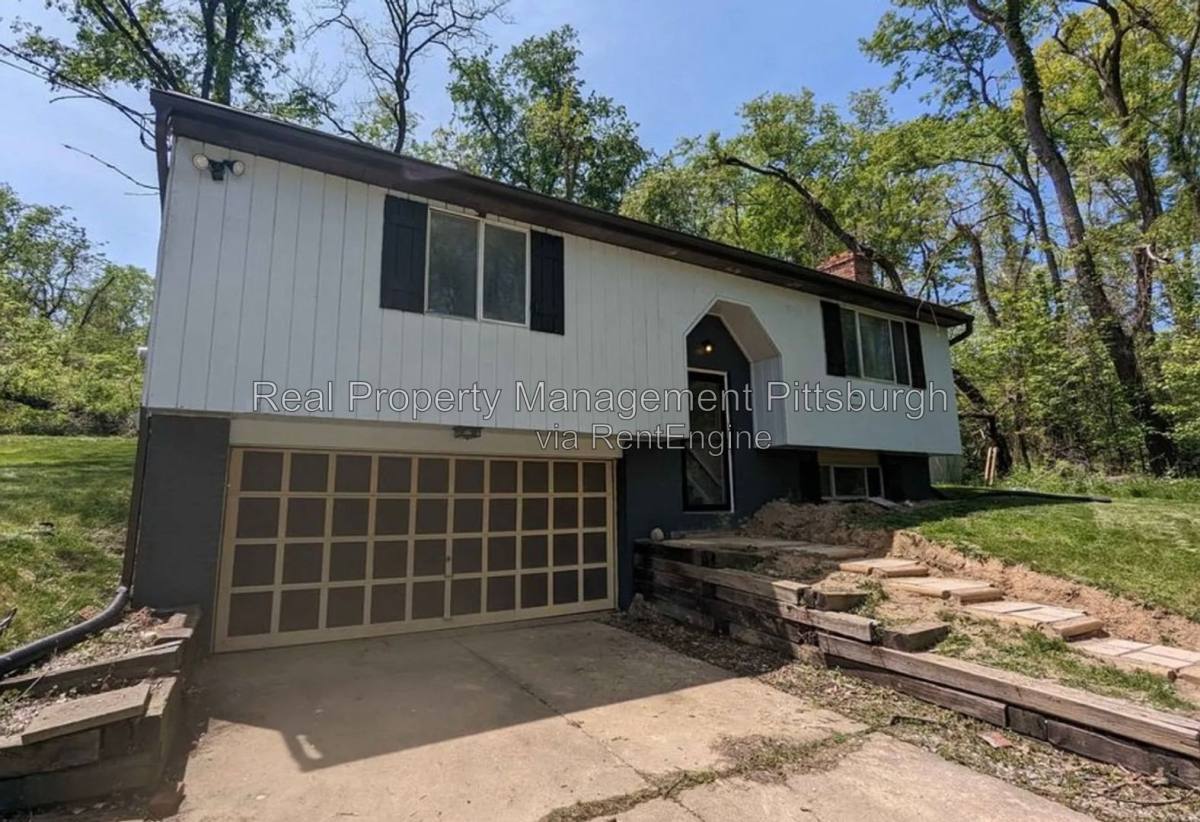 House for rent at 90 Walker Rd, Canonsburg, PA 15317